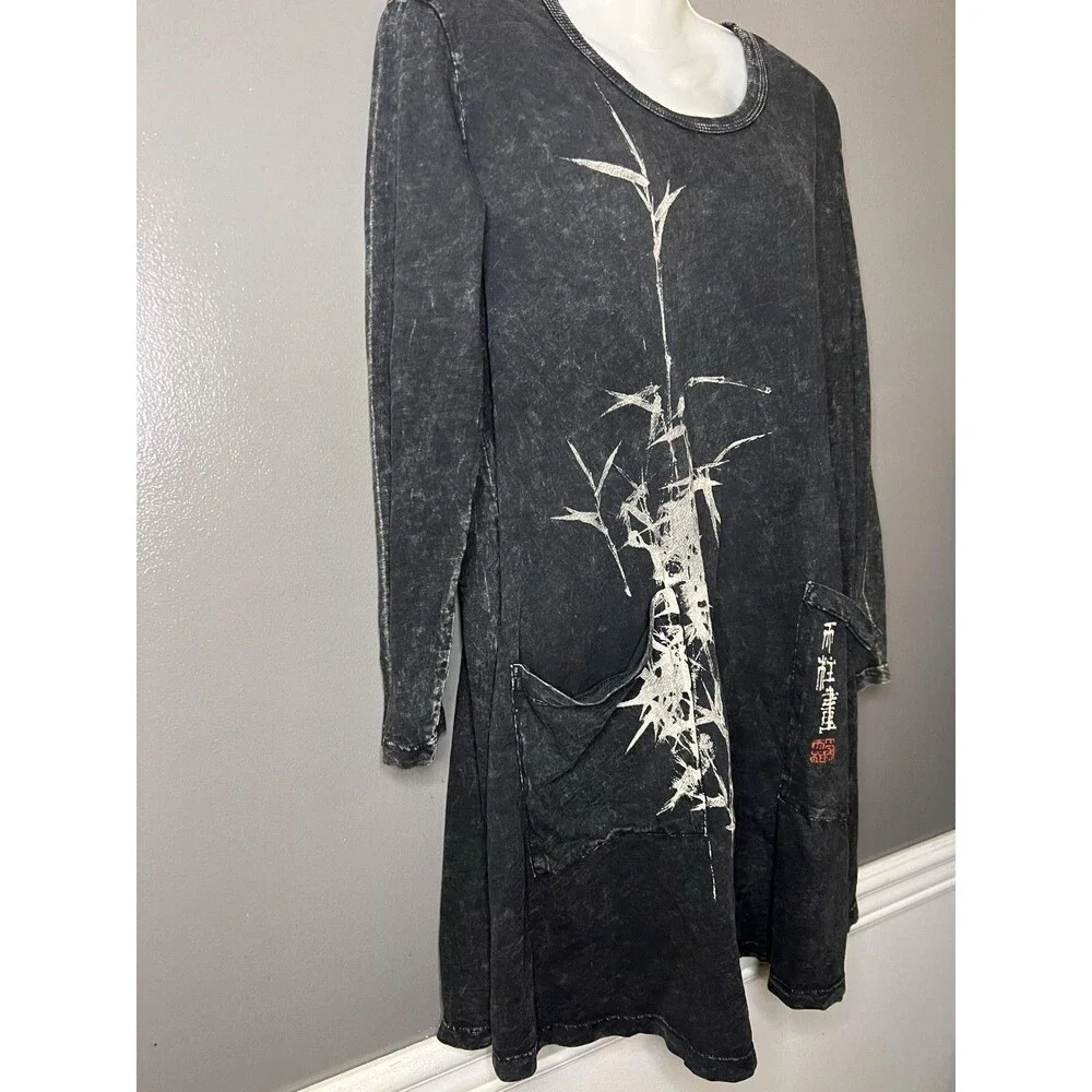 Jess & Jane Tunic Top Womens Large Black Bamboo Graphic Pockets Long Sleeve USA - Picture 3 of 12